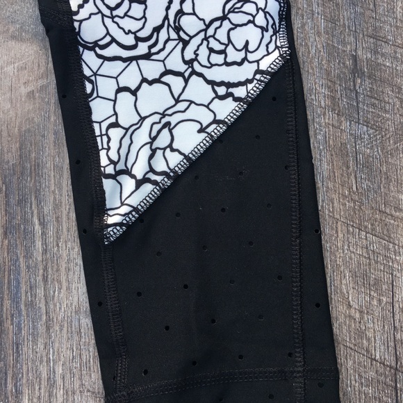 RBX STUDIO SKETCHY FLORAL YOGA CAPRI - Picture 2 of 8